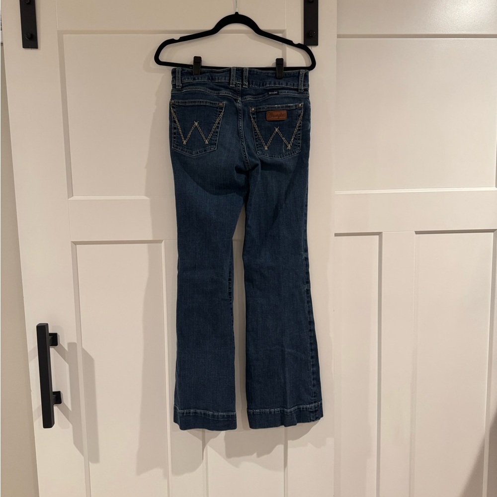 Wrangler Classic Blue Women's Jeans - Picture 2 of 6